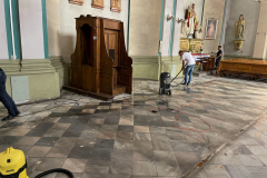 2.09.2021 - Czyszczenie posadzki w kościele